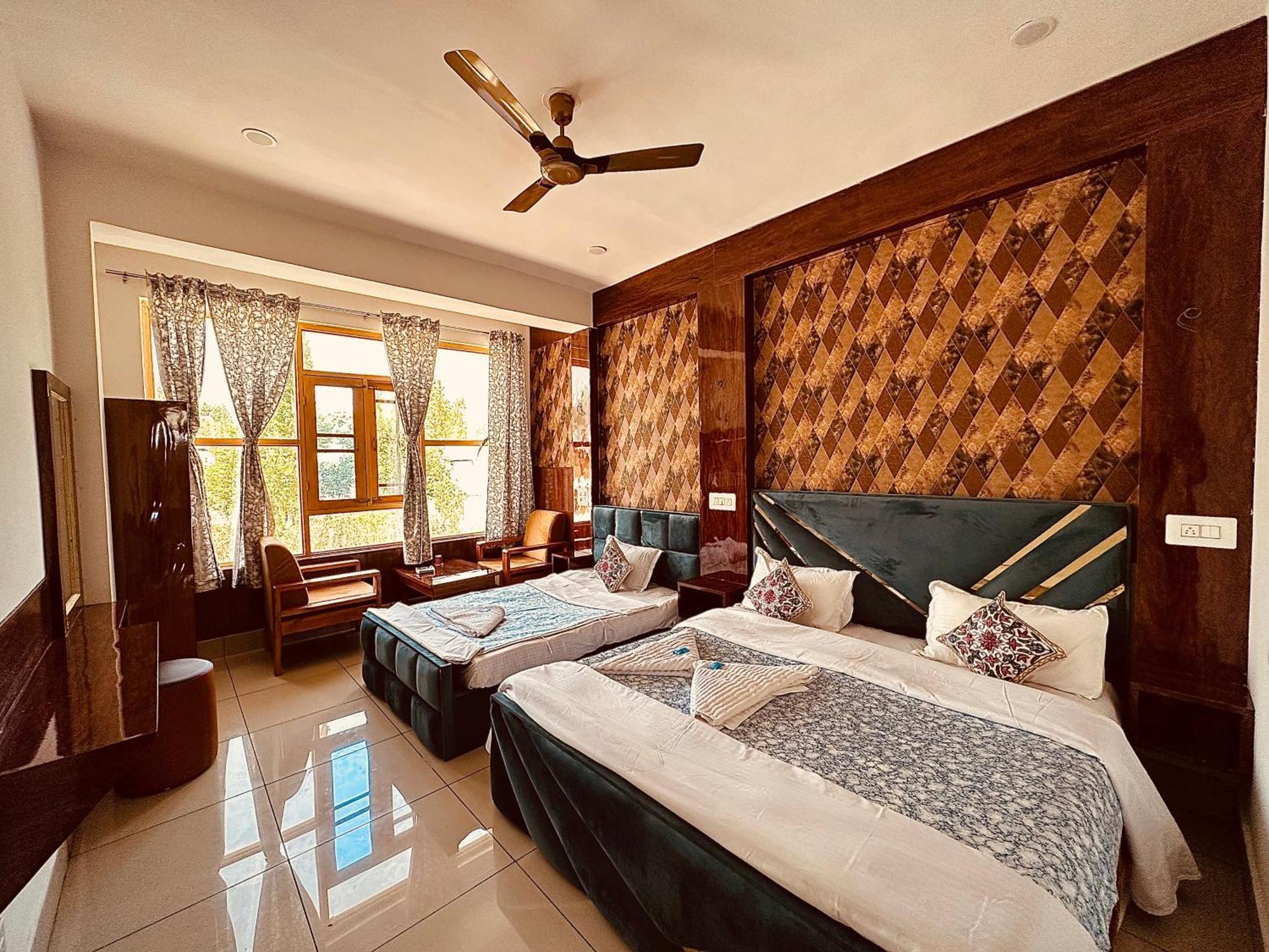 Hotel Gulmarg Residency, Kunzer Gulmarg Exterior photo